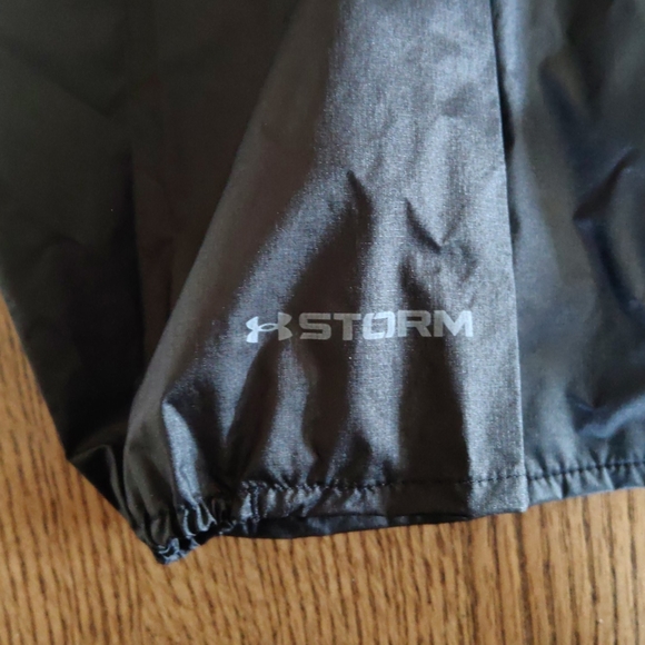 NWT Under A STORM running jacket - Picture 2 of 6